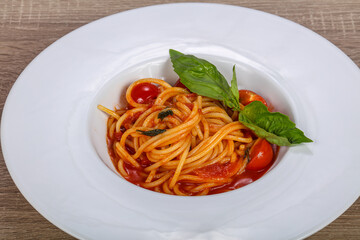 Vegetarian pasta with tomato and basil