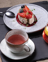 cheesecake with strawberries