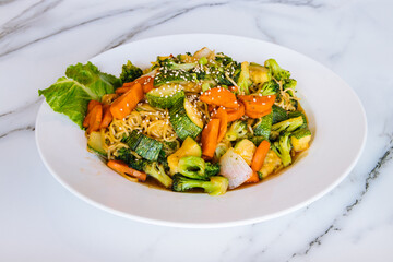 Chow mein noodles with vegetables