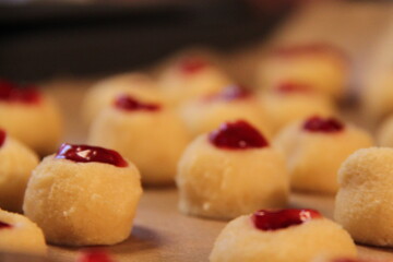 Frische Plätzchen im Backofen
