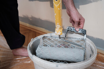 Drying the paint brush