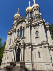 Fototapeta na wymiar Russisch-Orthodoxe Kirche mit Treppe auf dem Neroberg in Wiesbaden