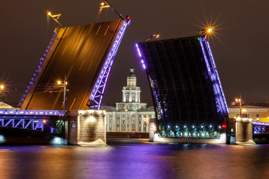 Drawbridges of St. Petersburg at night