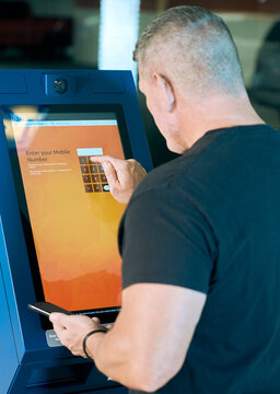 Buying Bitcoin at a Coin Cloud Digital Currency Machine