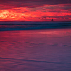 Obraz premium Colourful sunrise over Blyth Beach on the coast of Northunberland, England, UK. On a cold winter morning.