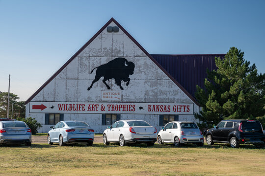 Colby, Kansas - September 14, 2020: Southwind Plaza, A Shopping Area Selling Gifts, Wildlife Art And Trophies In Central Kansas Off Of I-70