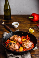 Chicken thighs with red bell peppers and lemon