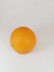 wyizolowany owoc pomarańczy na białym tle