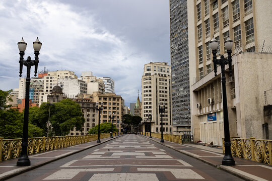 Viaduto Santa Efigenia em S&atilde;o Paulo. Paisagem urbana.