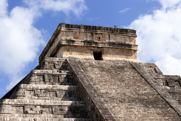 The Maya pyramid in Chichen Itzá 
