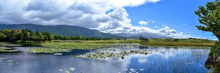 遊歩道から見た晩秋の知床五湖のパノラマ情景＠北海道