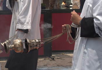 Naklejka premium Censer in procession distributing the good smell of incense
