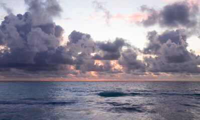 Amanecer en el Mar Caribe 