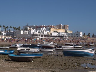 Fototapeta na wymiar La Caleta beach, in Cadiz, with boats on the rocky bottom