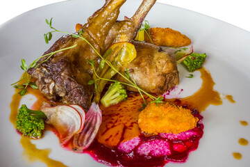 Carré , épaule et ris d’agneau 