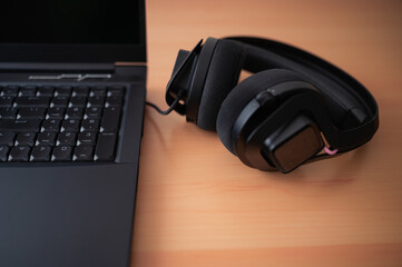 Naklejka na ściany i meble laptop with headphones on table