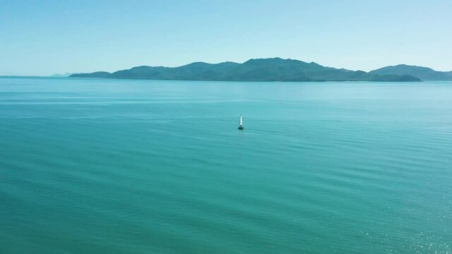 Lone Yacht Townsville Coast