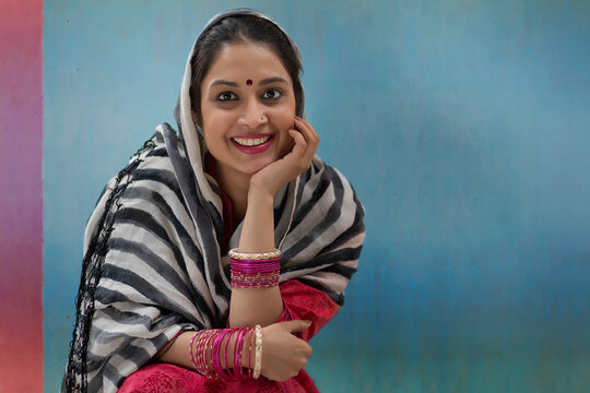 PORTRAIT OF A WOMAN HAPPILY LOOKING ATA CAMERA AND SMILING	