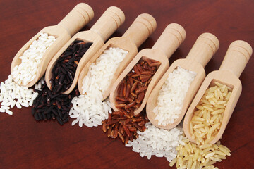 Fototapeta na wymiar Different kinds of rice close up, white, brown, red and black rice.