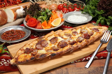 sucuklu pide