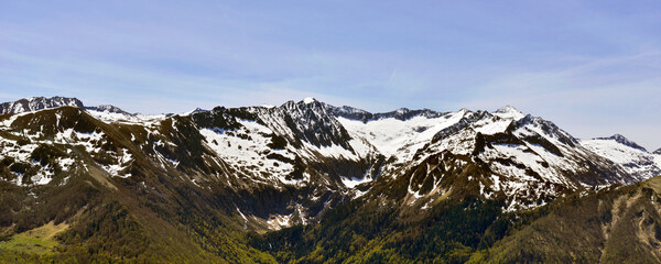 Panoramique les Pyrénées Ariegeoises depuis le col d'Agnés sur les hauteurs d'Aulus-Les-Bains (09140), Ariège en Occitanie, France