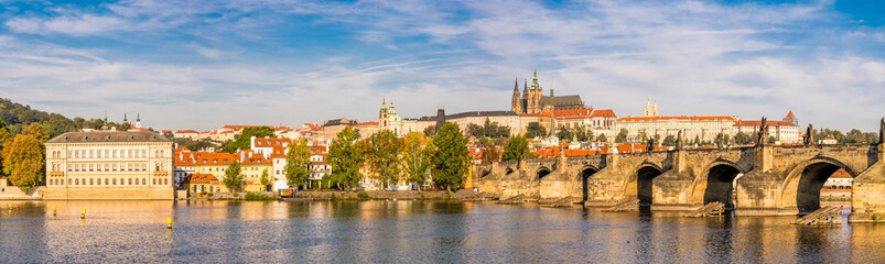 Fototapeta premium Charles bridge and Prague castle in Prague,Czech Republic 