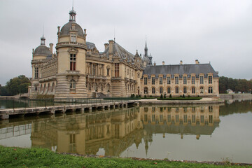 Fototapeta na wymiar castle of chantilly in (france)