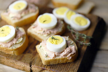 Delicious sandwiches with cod roe and egg. The keto diet. Healthy breakfast or snack.