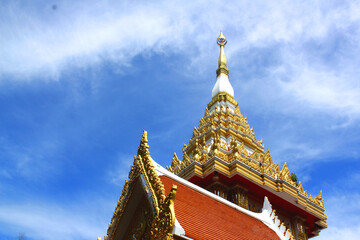 Fototapeta premium White and Golden pagoda in buddhist temple ,Thailand