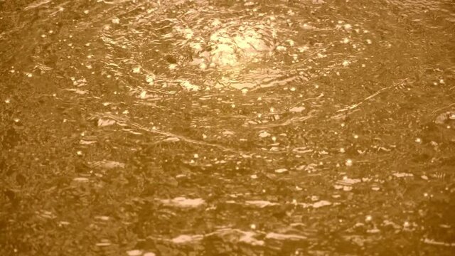 Pond water aeration with goldenrod lighting