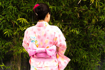 玄関土間に座る浴衣の女性 Wall Mural Wallpaper Murals Promolink