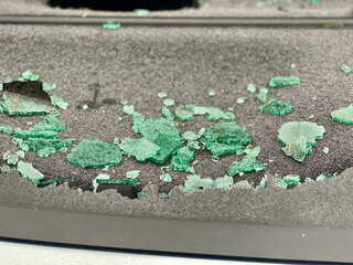 rozbita szyba w uszkodzonym samochodzie © DP.REPORT