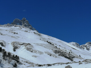 Le Countend&eacute; du cirque de Lescun, en B&eacute;arn vall&eacute;e d'Aspe, dans les Pyr&eacute;n&eacute;es Atlantiques