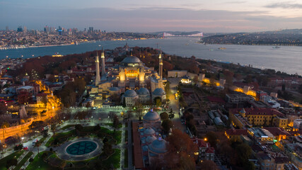 Obraz premium Turkey's largest city at dawn. Aerial view of Hagia Sophia mosque and view of Istanbul