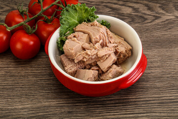 Canned tuna fillet in the bowl