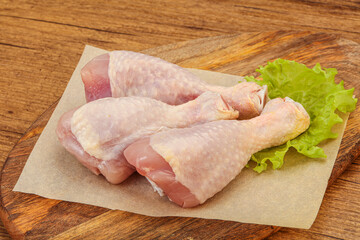 Raw chicken drumsticks for cooking