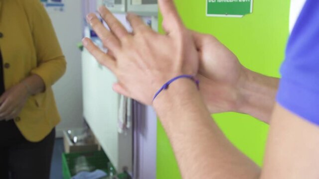 Lavage de main au gel hydroalcoolique, Hauts-de-France 