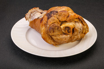 Baked pork knuckle with spices