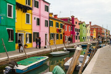 Fototapeta na wymiar Venice: Burano Island Canal with its colorful houses