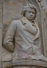 Beethoven am Komponistendenkmal in Berlin - 399826446
