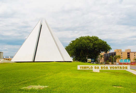 Templo da Boa Vontade ( TBV ) na cidade de Bras&iacute;lia. Religi&atilde;o, Ecum&ecirc;nico, Ecumenismo, Legi&atilde;o da Boa Vontade. Bras&iacute;lia, Distrito Federal - Brasil. 06 de Dezembro de 2019.