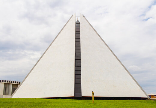 Templo da Boa Vontade ( TBV ) na cidade de Bras&iacute;lia. Religi&atilde;o, Ecum&ecirc;nico, Ecumenismo, Legi&atilde;o da Boa Vontade. Bras&iacute;lia, Distrito Federal - Brasil. 06 de Dezembro de 2019.