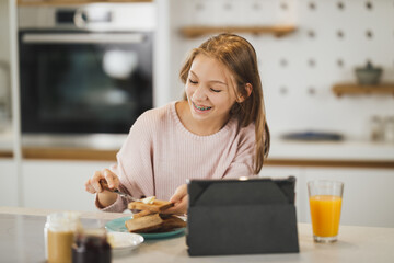 A Morning With Her Favorite Apps