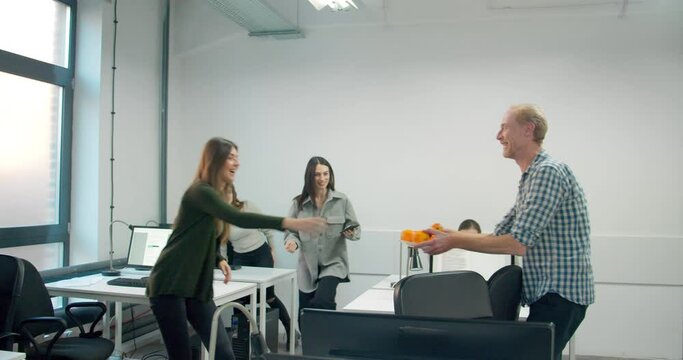 WS Office workers sharing oranges