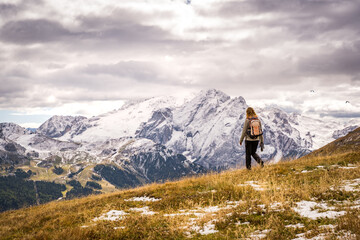 Fototapeta na wymiar hiking in the mountains of the alps
