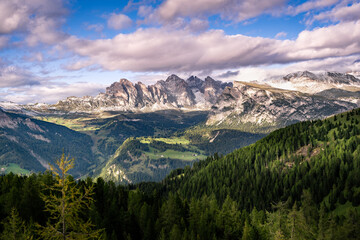 Fototapeta na wymiar view on geisler group mountain range in austrian alps