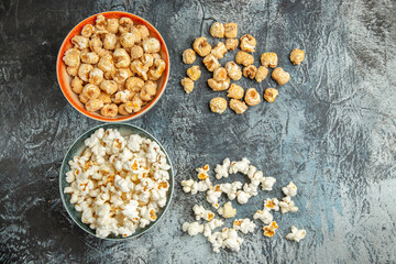 Obraz na płótnie Canvas top view fresh popcorn sweet and salty snacks on light background cinema movie snack cips