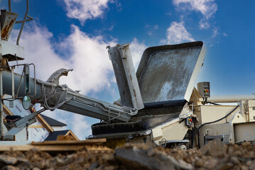 the concrete mixer unloads the concrete
