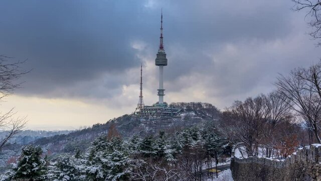 Winter snow of Seoul City at namsan mountain in South Korea.4k Time lapse