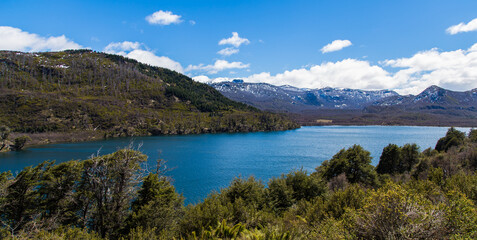 Fototapeta premium Un lago en el sur de Argentina